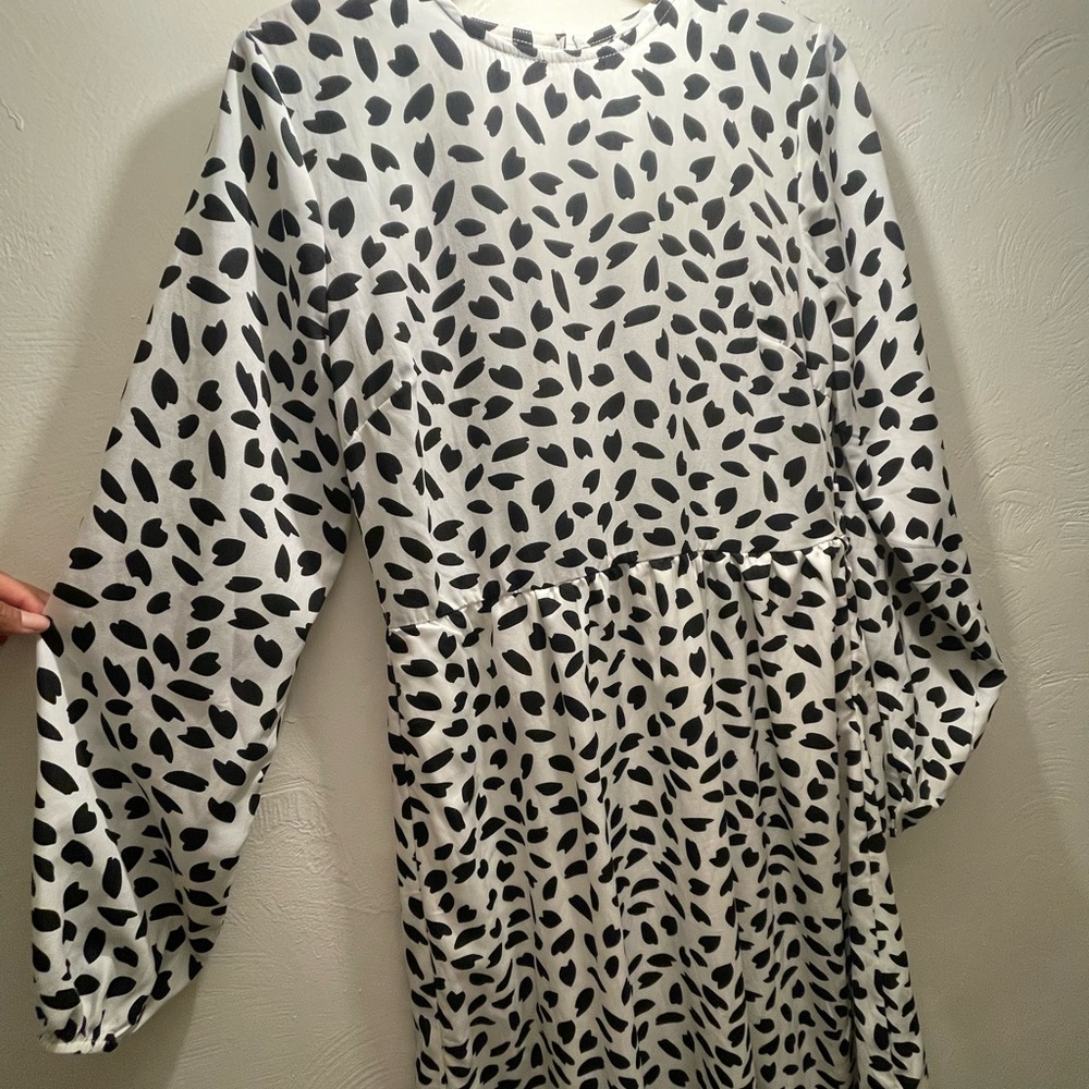 Missguided White Dalmatian Print Ruffle Hem Oversized Midaxi Smock Dress - Picture 6 of 8